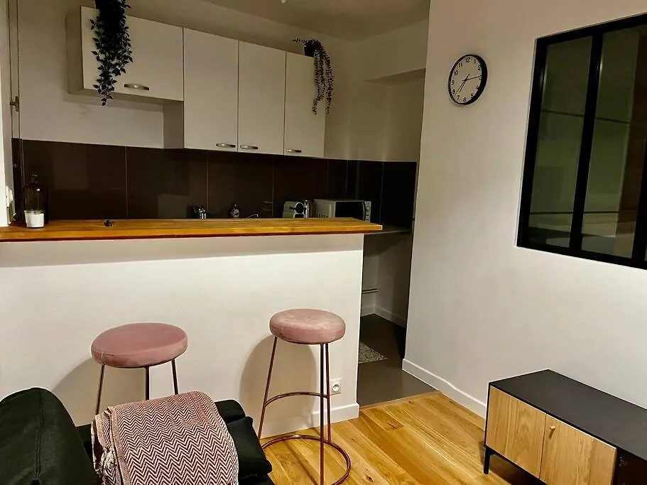 Appartement - Paris Centre 0*,